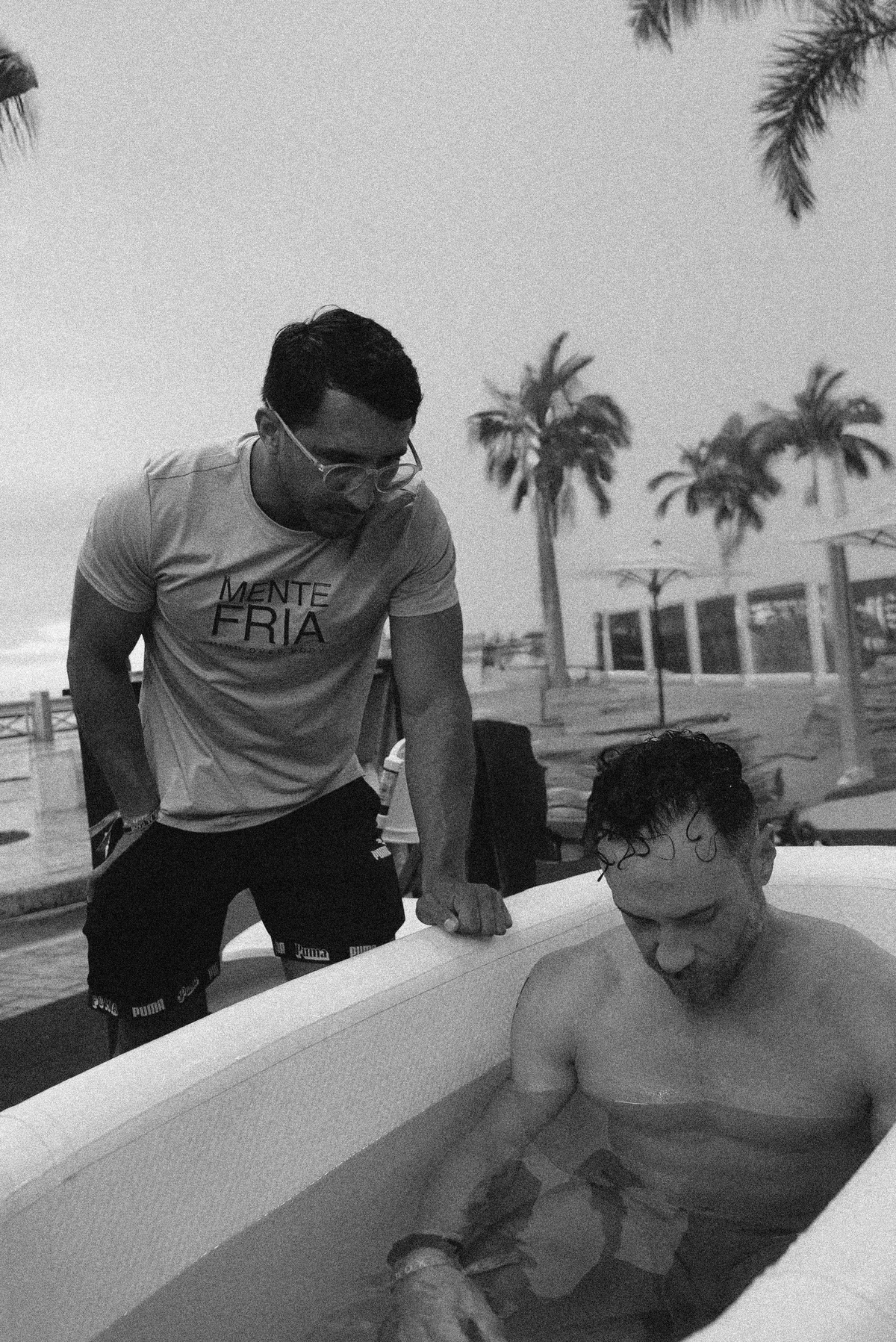 Baños de agua fría: ¿realmente mejoran la recuperación muscular?